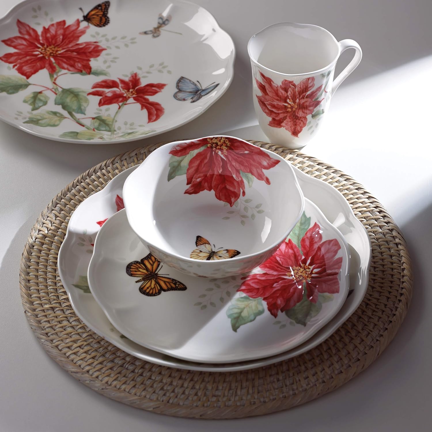 Butterfly Meadow Christmas Poinsettia 12 Piece Dinnerware Set U6529