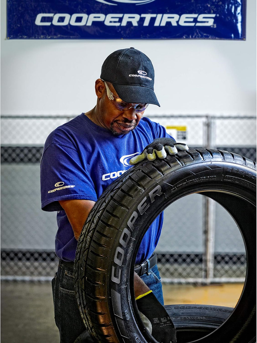 All-Season 225/50R17 94V Tire V788266