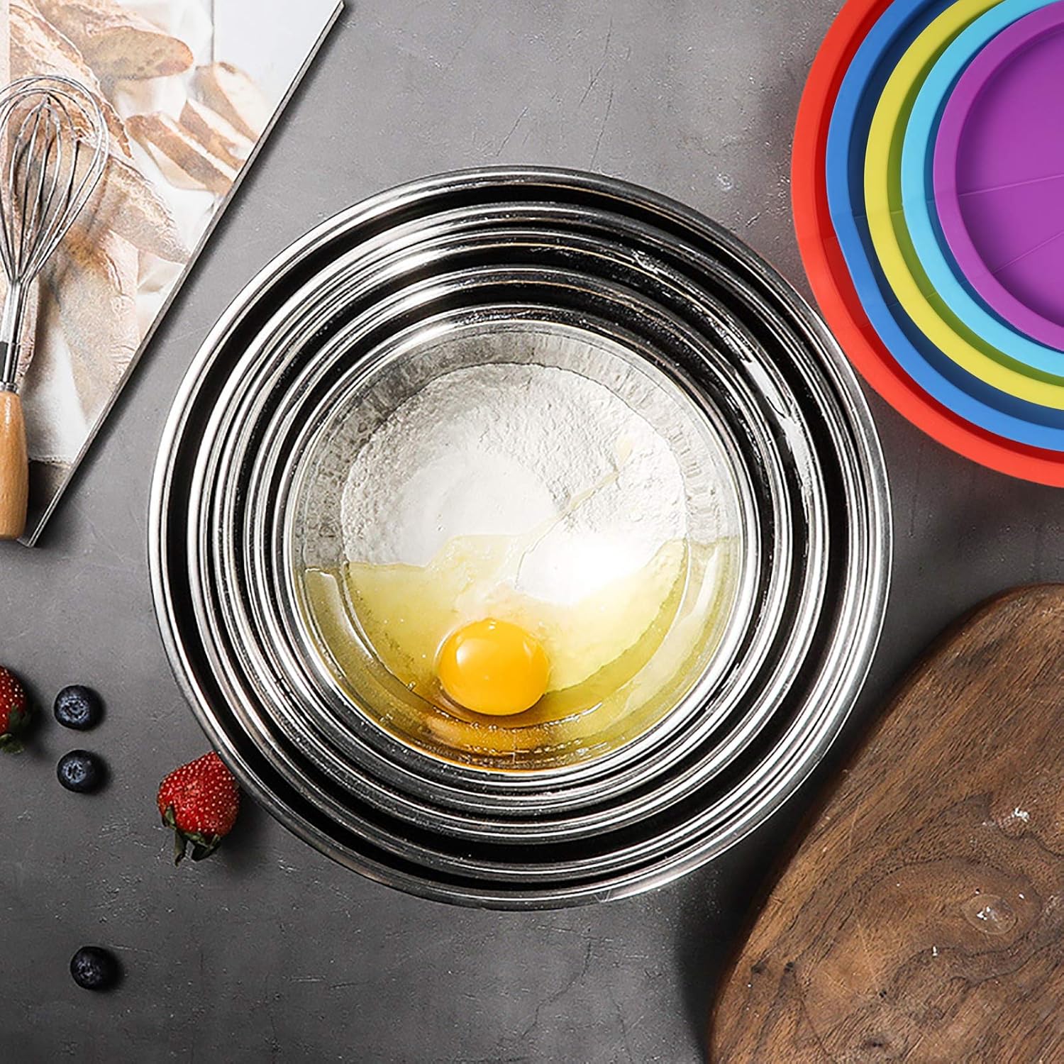 Mixing Bowls with Airtight Lids, Set of 5, Stainless Steel with Non-Slip Silicone Bottom X97975