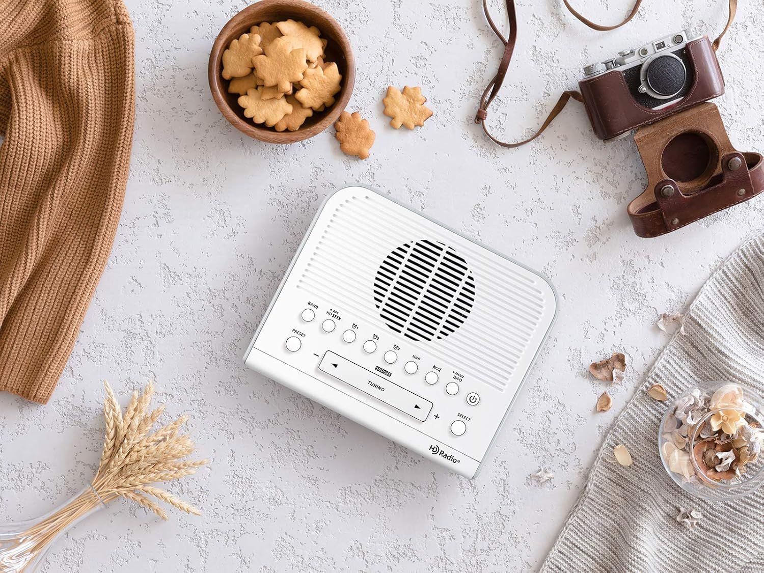 HD AM/FM Digital Tuning Clock Radio with USB Charging, White Z87823