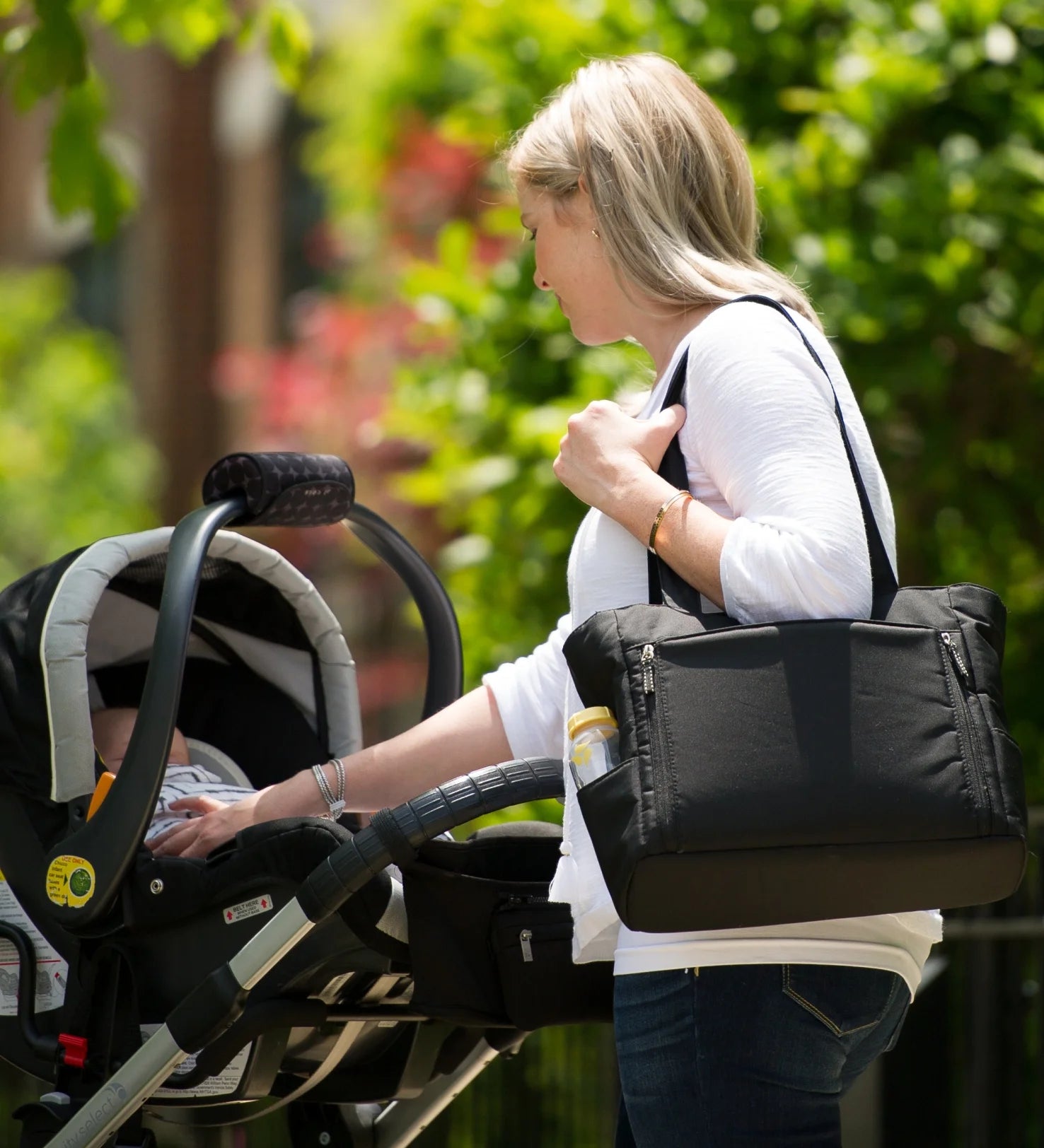 Breast Pump with On-the-go Tote and International Adapter U7274