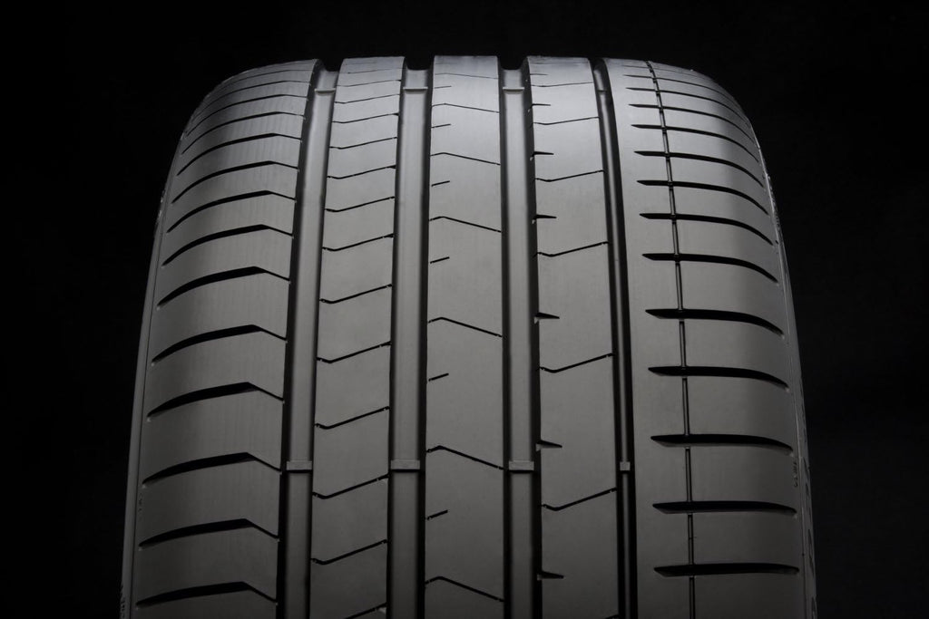 275/40R20 Performance Radial Tire U79943