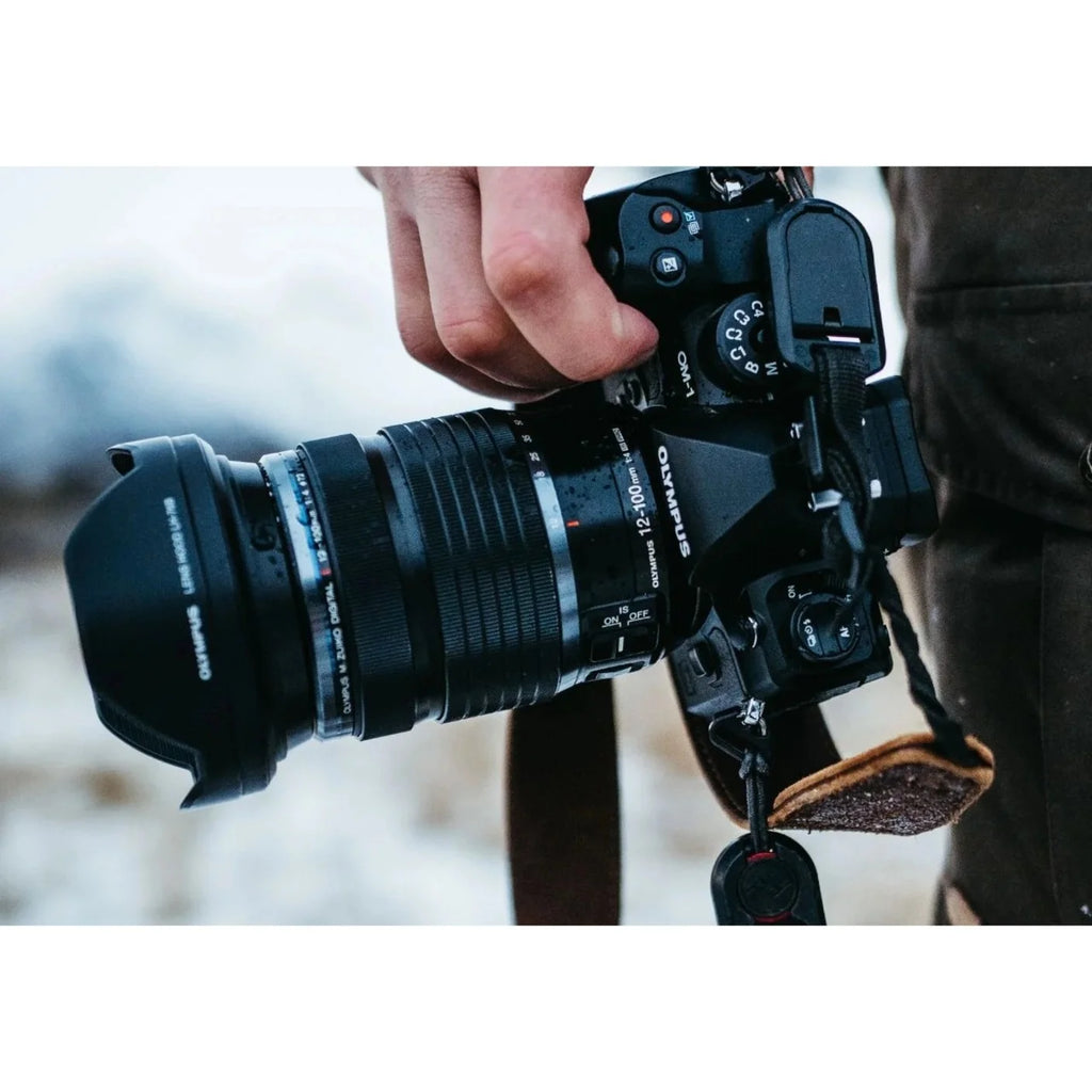 Mirrorless Camera with Lens, Black H8231