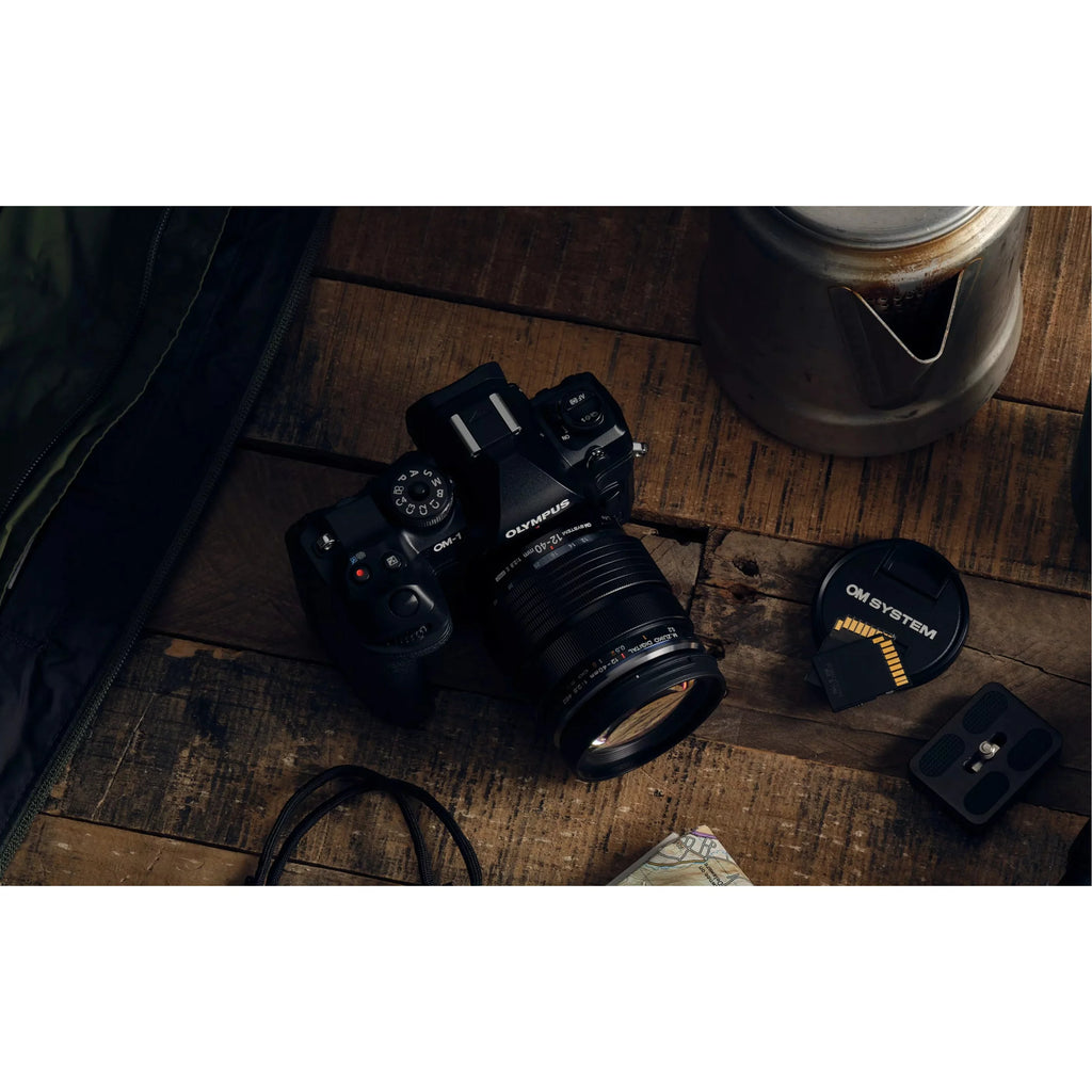 Mirrorless Camera with Lens, Black H8231