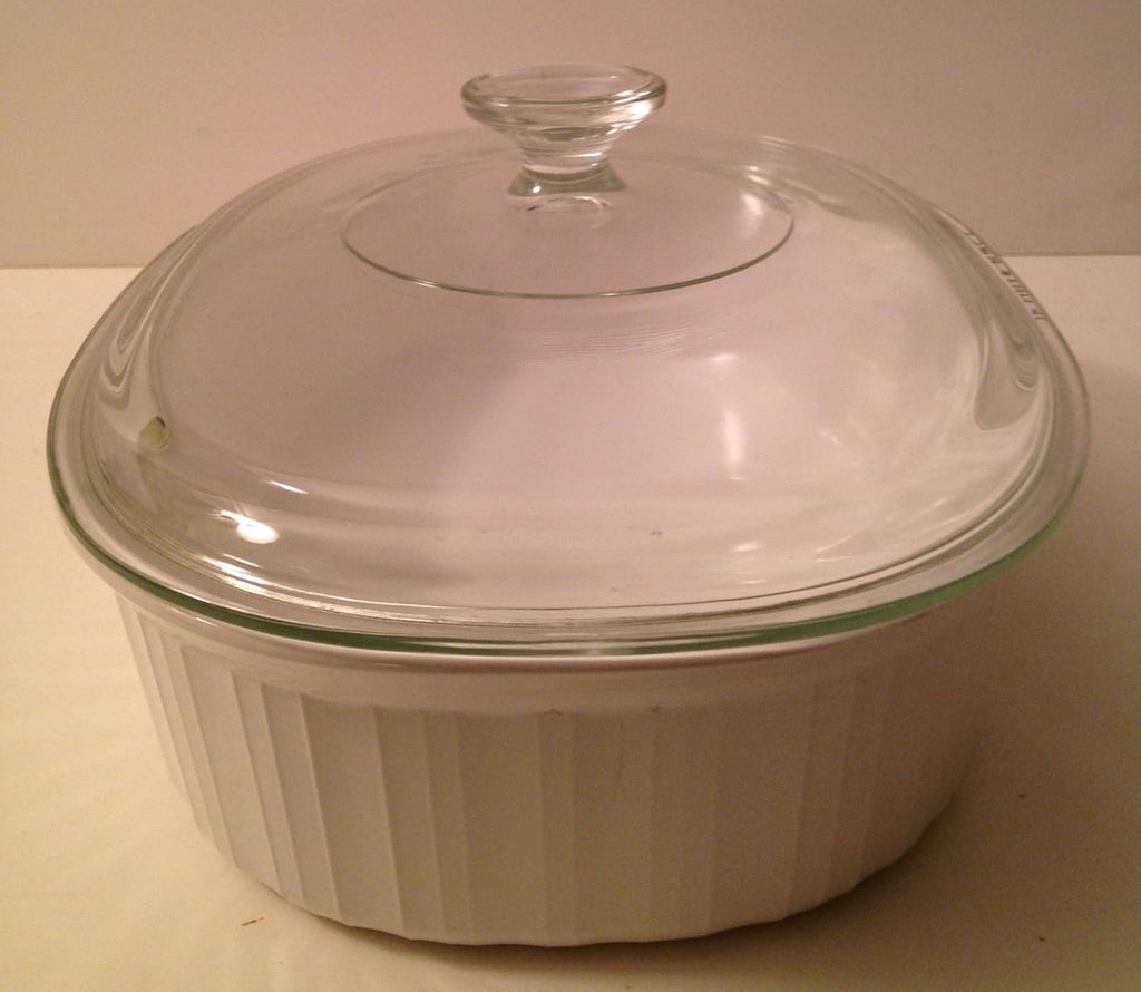 Vintage French White 2.5 Quart Casserole with Glass Lid X981568
