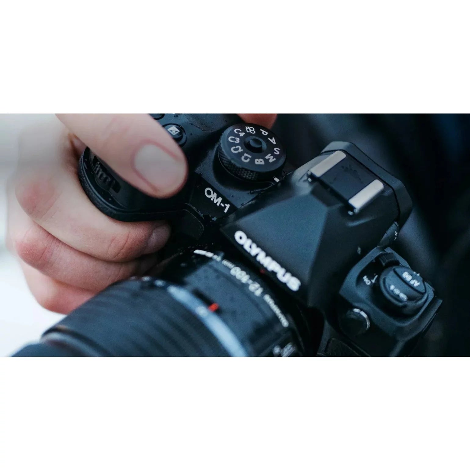 Mirrorless Camera with Lens, Black H8231